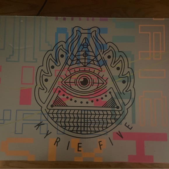 Kyrie 5s limited edition - Picture 4 of 4